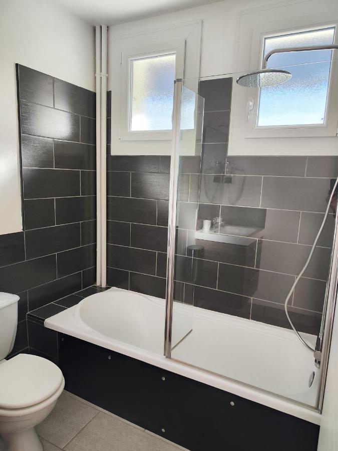Le Sporting Hotel Beaumont-sur-Leze Bagian luar foto