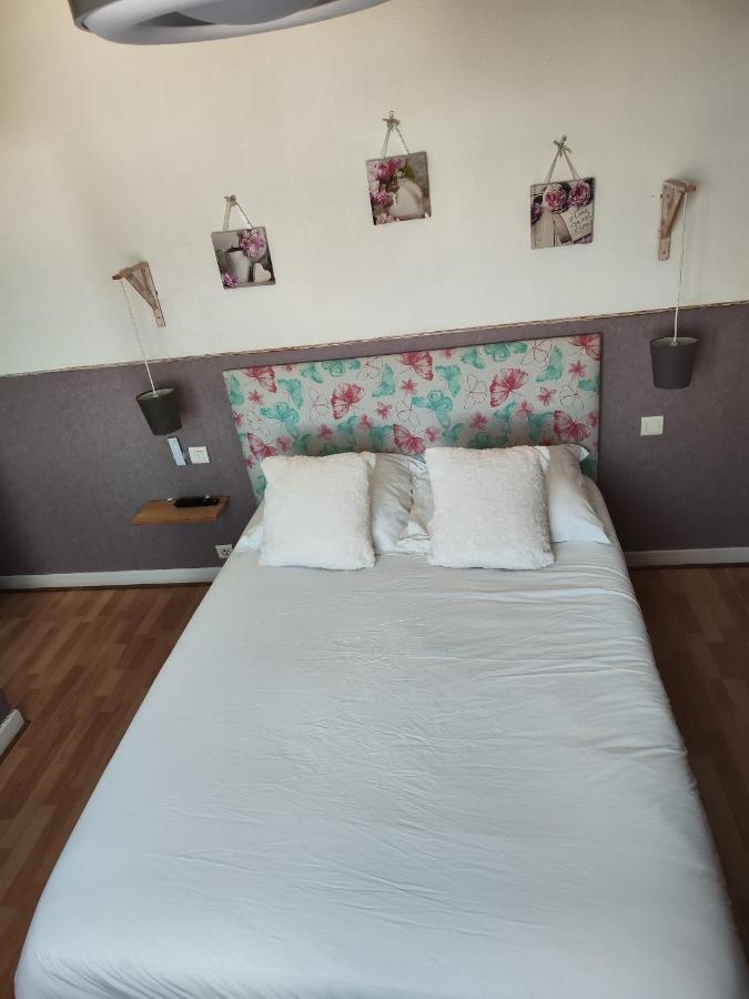 Le Sporting Hotel Beaumont-sur-Leze Bagian luar foto