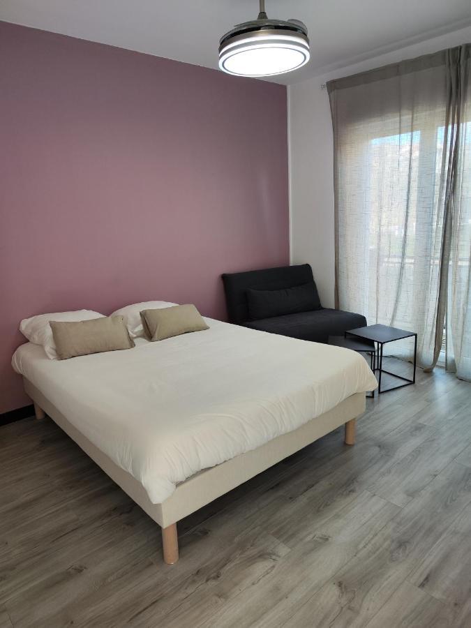 Le Sporting Hotel Beaumont-sur-Leze Bagian luar foto